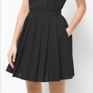 Michael Kors eyelet lasercut pleated skirt sz 2